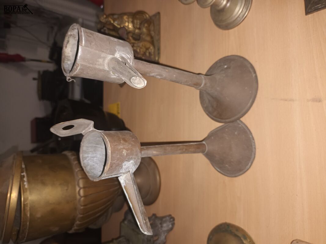 Antieke snotneus olielampen. 2 stuks – foto 4 – kavel bij BOPA Auctions, Ieper