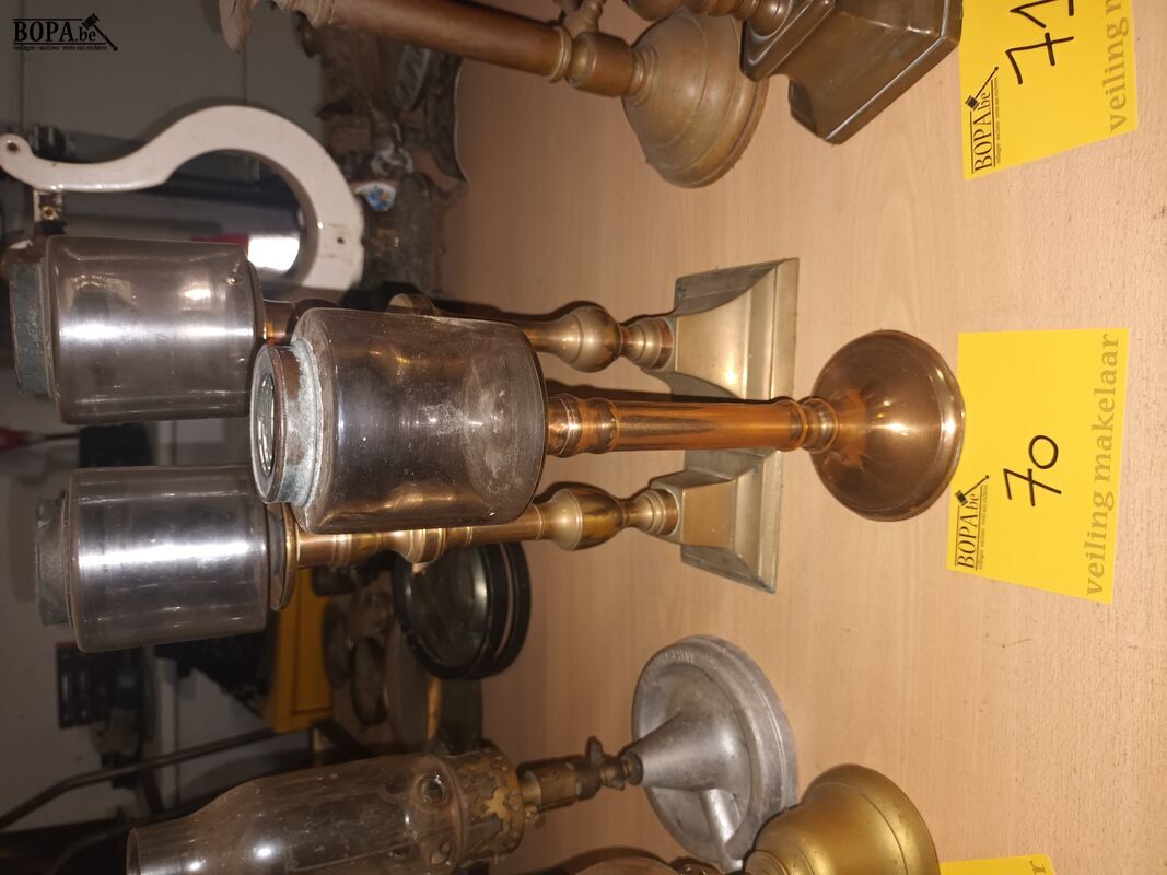 Windlichten op voet. 3 stuks – foto 2 – kavel bij BOPA Auctions, Ieper