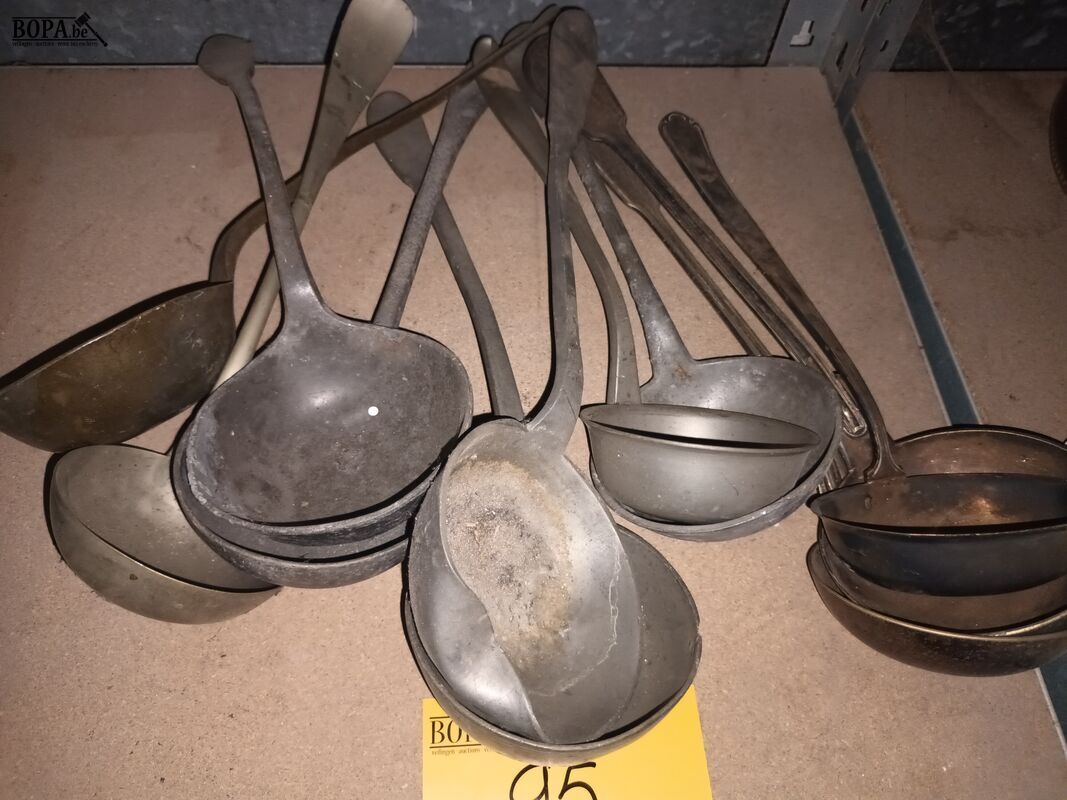 Tinnen en verzilverde pollepels. 11 stuks – foto 3 – kavel bij BOPA Auctions, Ieper