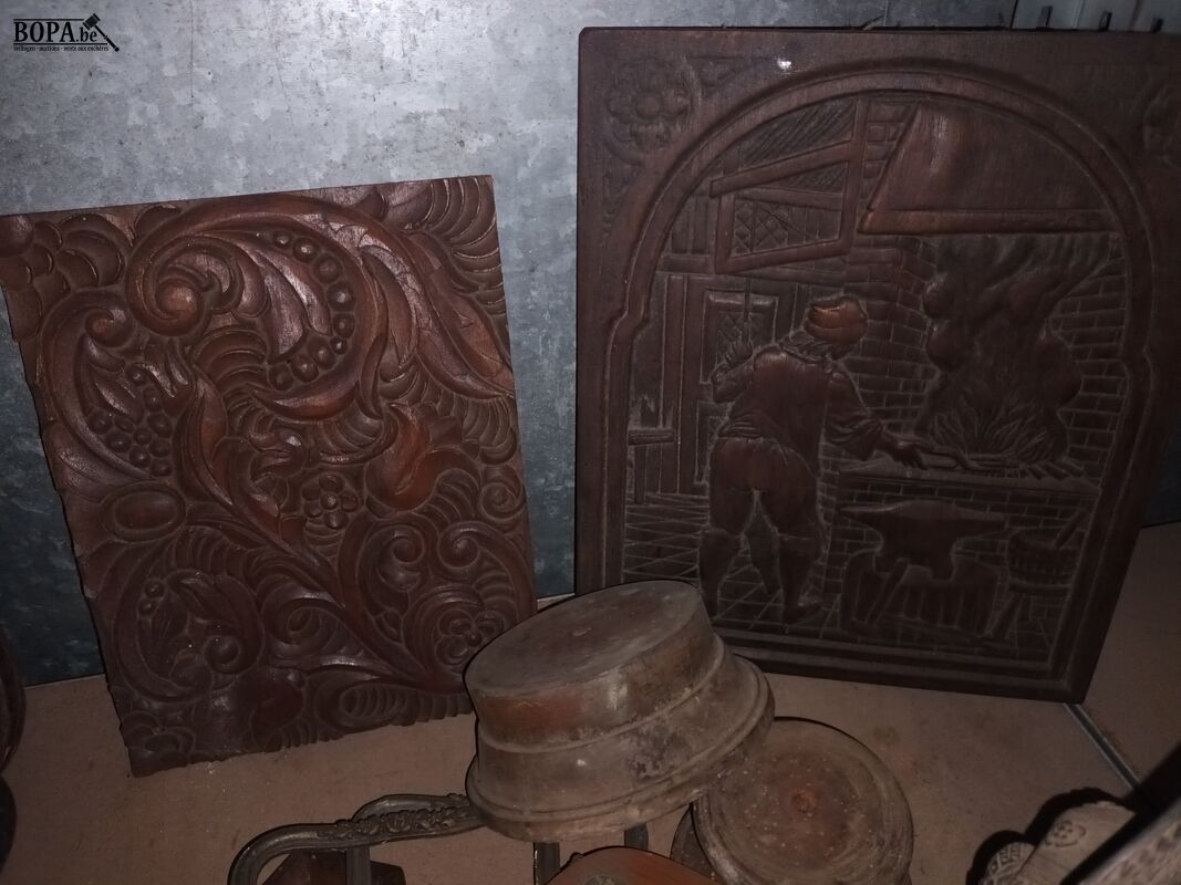 Houten decoratie en lederen tas – foto 3 – kavel bij BOPA Auctions, Ieper