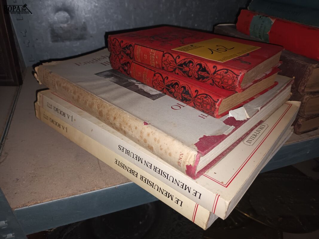 Oude boeken over meubels. 6 stuks – foto 3 – kavel bij BOPA Auctions, Ieper