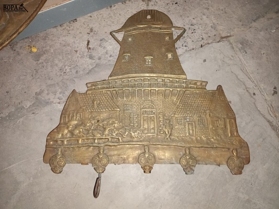 Koperen schalen en kapstok – foto 3 – kavel bij BOPA Auctions, Ieper