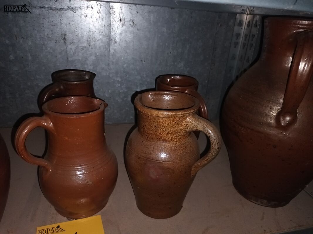 Kruiken in aardewerk. 8 stuks – foto 3 – kavel bij BOPA Auctions, Ieper