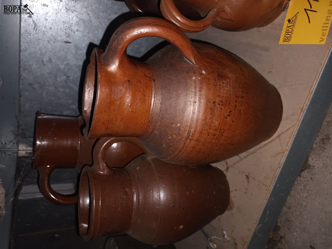 Kruiken in aardewerk. 8 stuks – foto 4 – kavel bij BOPA Auctions, Ieper