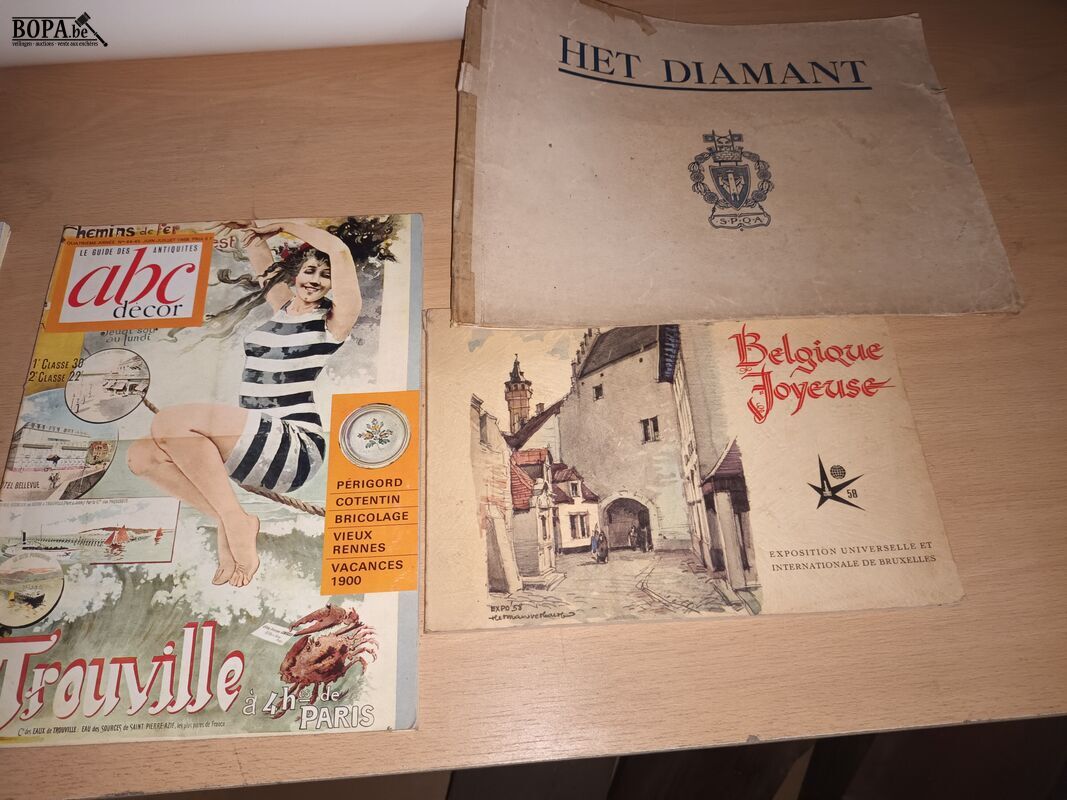 Posters en oude magazines. 12 stuks – foto 6 – kavel bij BOPA Auctions, Ieper