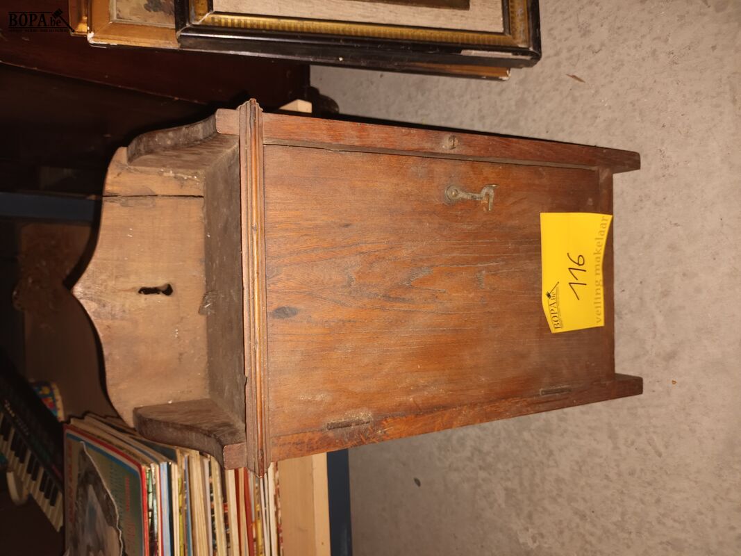 Antiek hangkastje – foto 2 – kavel bij BOPA Auctions, Ieper
