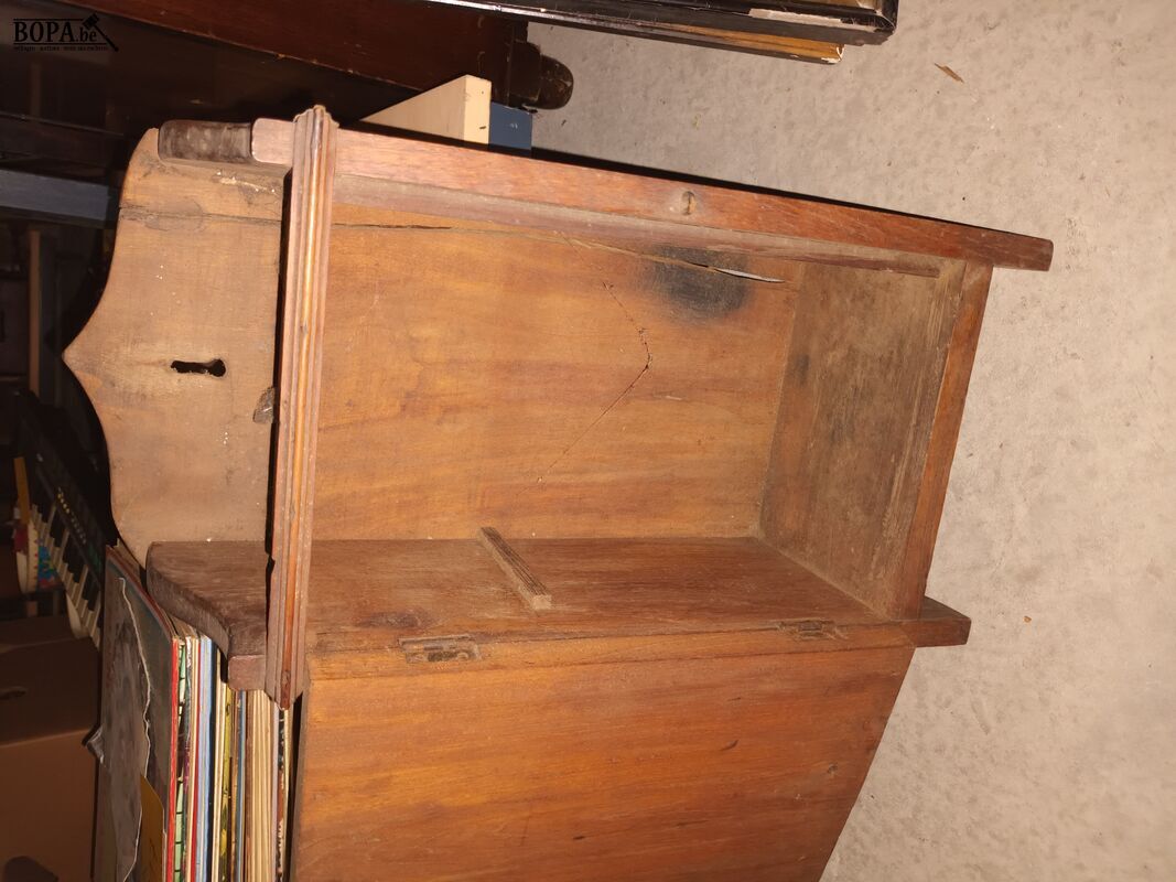 Antiek hangkastje – foto 3 – kavel bij BOPA Auctions, Ieper