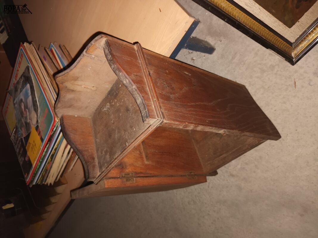Antiek hangkastje – foto 4 – kavel bij BOPA Auctions, Ieper