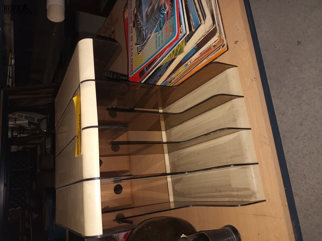 Vintage platenrek – foto 2 – kavel bij BOPA Auctions, Ieper