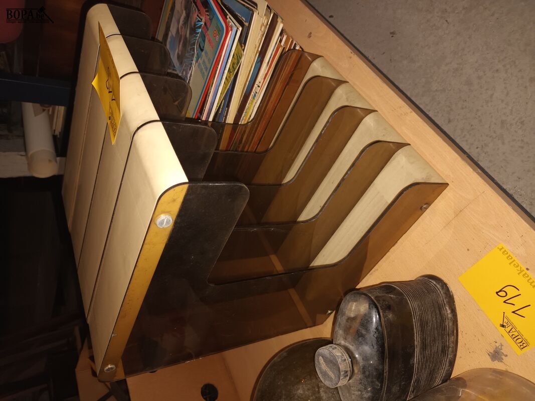 Vintage platenrek – foto 3 – kavel bij BOPA Auctions, Ieper