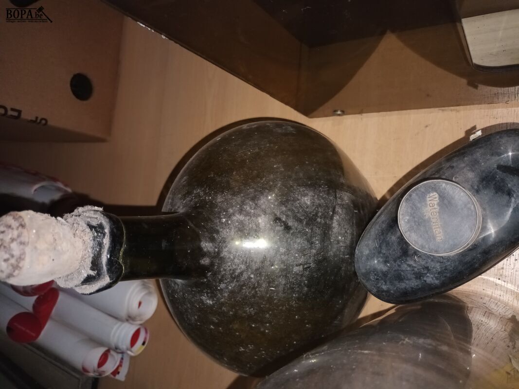 Oude flessen. 3 stuks – foto 5 – kavel bij BOPA Auctions, Ieper