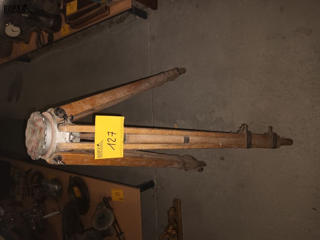 Houten statief – foto 2 – kavel bij BOPA Auctions, Ieper