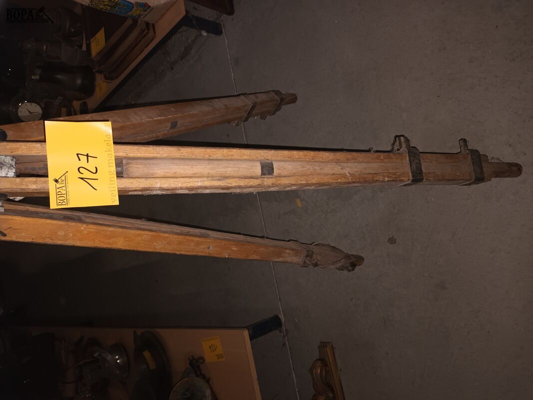 Houten statief – foto 4 – kavel bij BOPA Auctions, Ieper