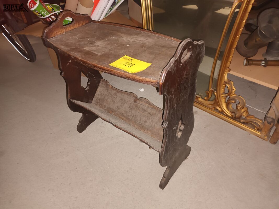 Houten bijzettafeltje – foto 2 – kavel bij BOPA Auctions, Ieper