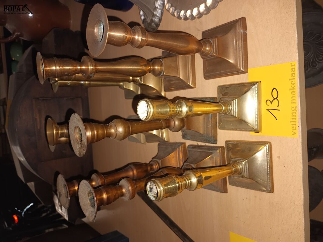 Koperen kandelaars. 11 stuks – foto 2 – kavel bij BOPA Auctions, Ieper