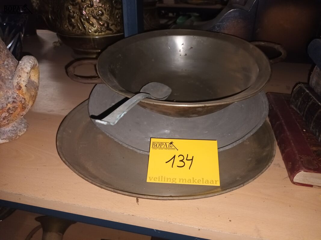 Tinnen schalen en lepel. 4 stuks – foto 2 – kavel bij BOPA Auctions, Ieper