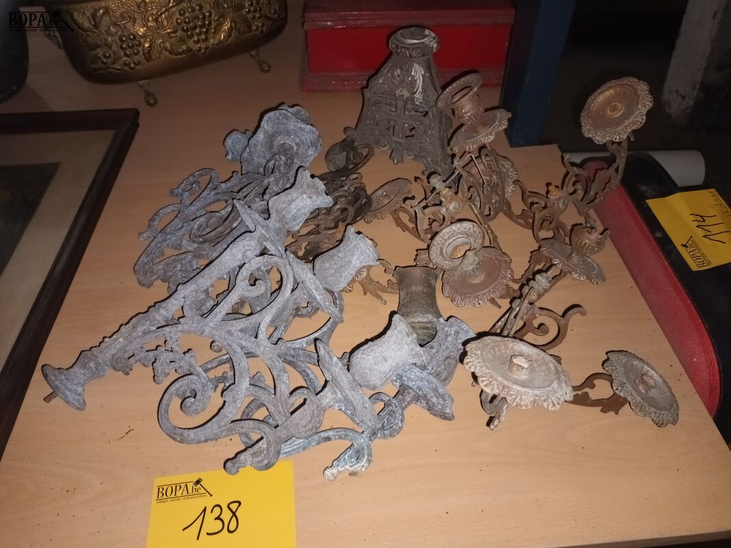 Metalen onderdelen van kandelaars – foto 2 – kavel bij BOPA Auctions, Ieper