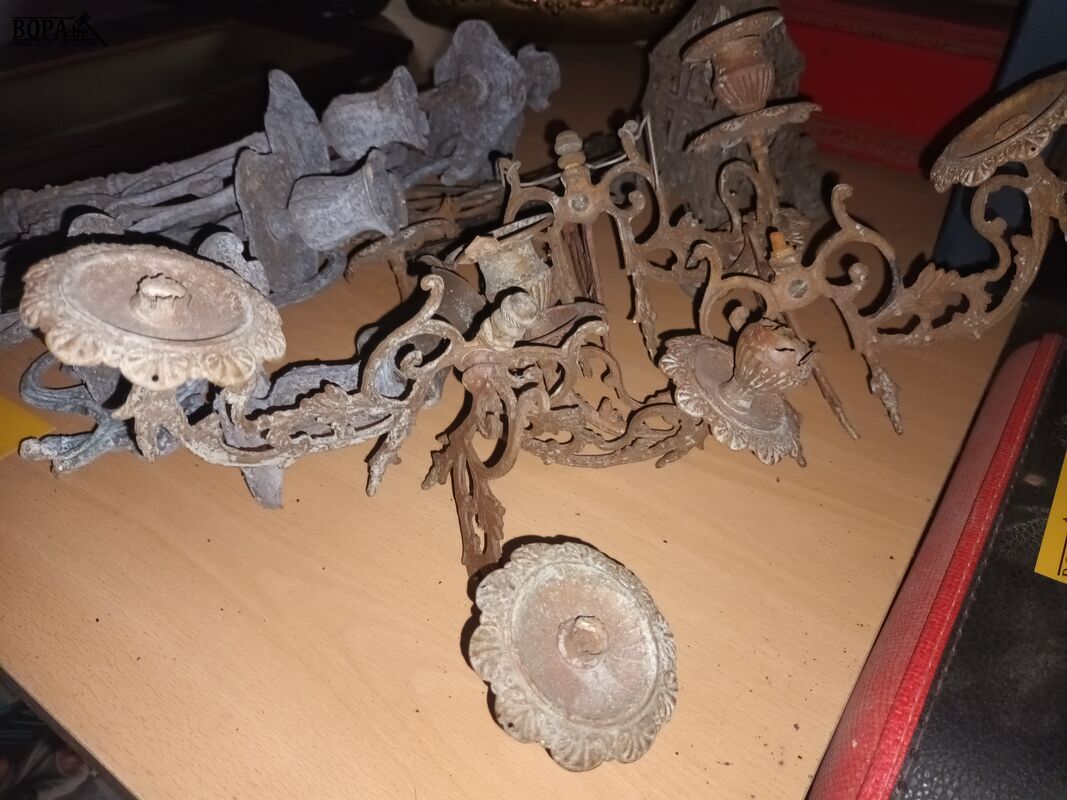 Metalen onderdelen van kandelaars – foto 4 – kavel bij BOPA Auctions, Ieper
