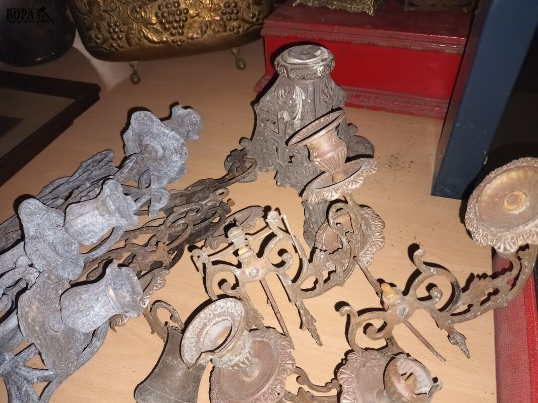 Metalen onderdelen van kandelaars – foto 5 – kavel bij BOPA Auctions, Ieper