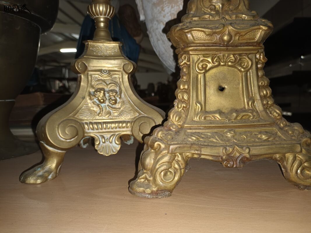 Koperen kerkkandelaars. 2 stuks – foto 4 – kavel bij BOPA Auctions, Ieper