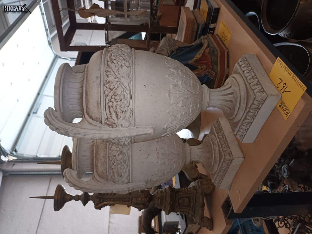 Stenen tuinvaas. 2 stuks – foto 4 – kavel bij BOPA Auctions, Ieper