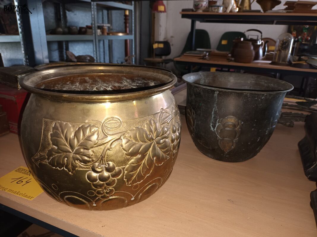 Koperen cache-pot. 3 stuks – foto 3 – kavel bij BOPA Auctions, Ieper