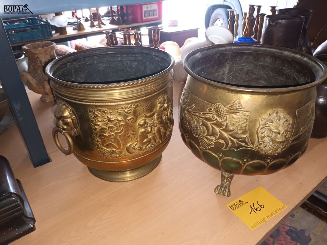 Koperen cache-pot. 3 stuks – foto 4 – kavel bij BOPA Auctions, Ieper