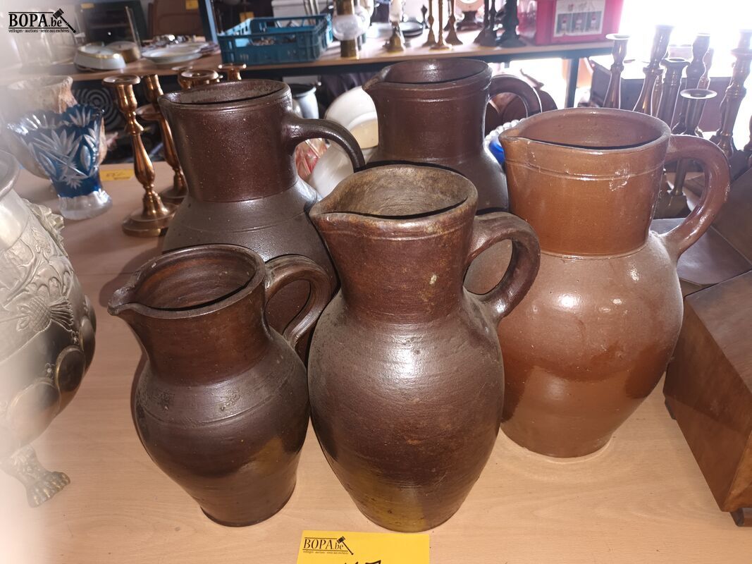 Kruiken in aardewerk. 5 stuks – foto 2 – kavel bij BOPA Auctions, Ieper