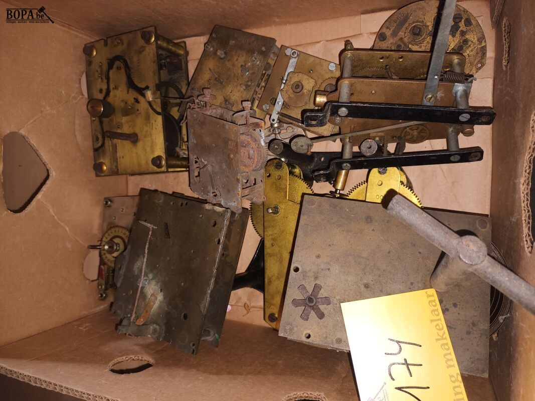 Lot koperen klokmechanismen – foto 2 – kavel bij BOPA Auctions, Ieper