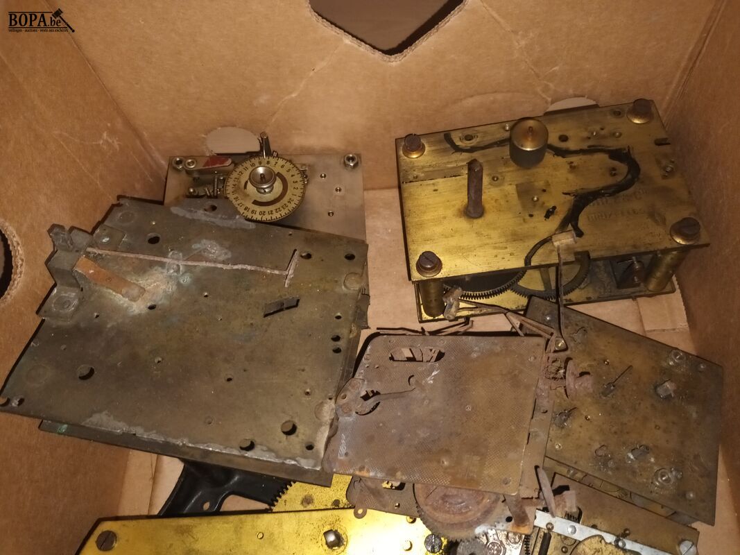 Lot koperen klokmechanismen – foto 3 – kavel bij BOPA Auctions, Ieper