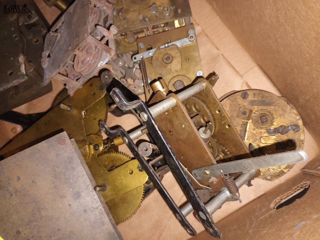 Lot koperen klokmechanismen – foto 4 – kavel bij BOPA Auctions, Ieper