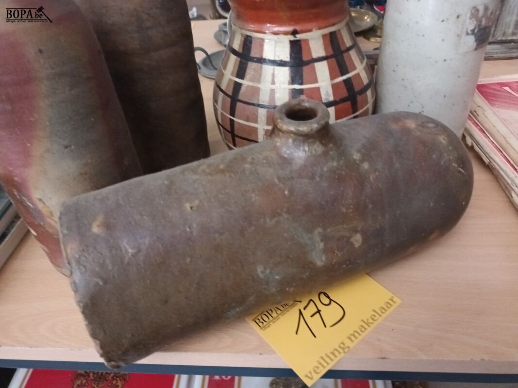 Antieke kruiken en vaas. 5 stuks – foto 4 – kavel bij BOPA Auctions, Ieper