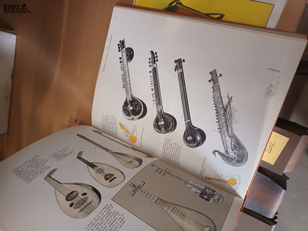 Boeken over muziekinstrumenten. 3 stuks – foto 6 – kavel bij BOPA Auctions, Ieper