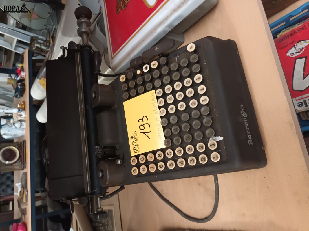 Antieke rekenmachine Burroughs – foto 2 – kavel bij BOPA Auctions, Ieper