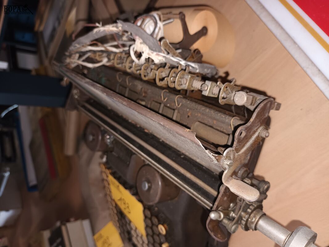 Antieke rekenmachine Burroughs – foto 6 – kavel bij BOPA Auctions, Ieper