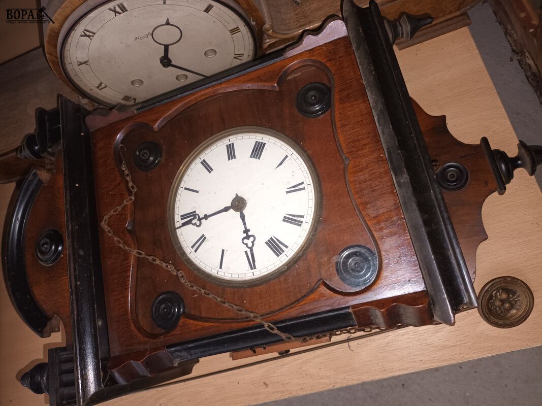 Wandklok en schouwklokken. 4 stuks – foto 7 – kavel bij BOPA Auctions, Ieper