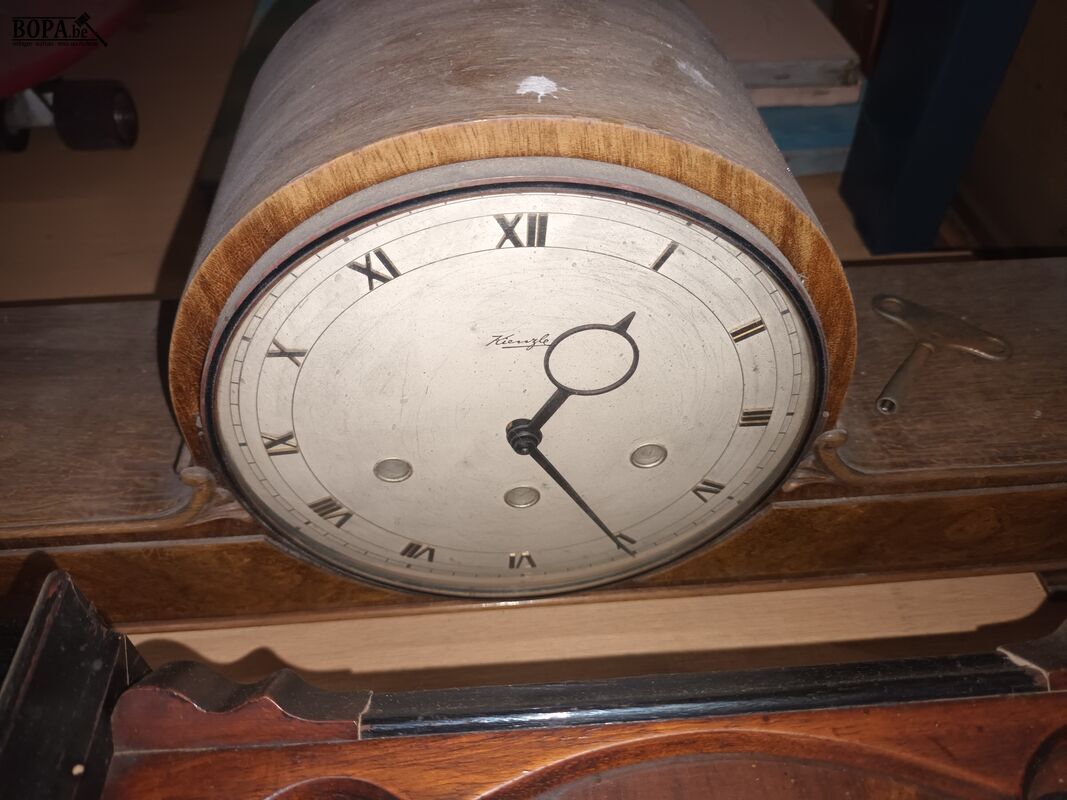 Wandklok en schouwklokken. 4 stuks – foto 3 – kavel bij BOPA Auctions, Ieper