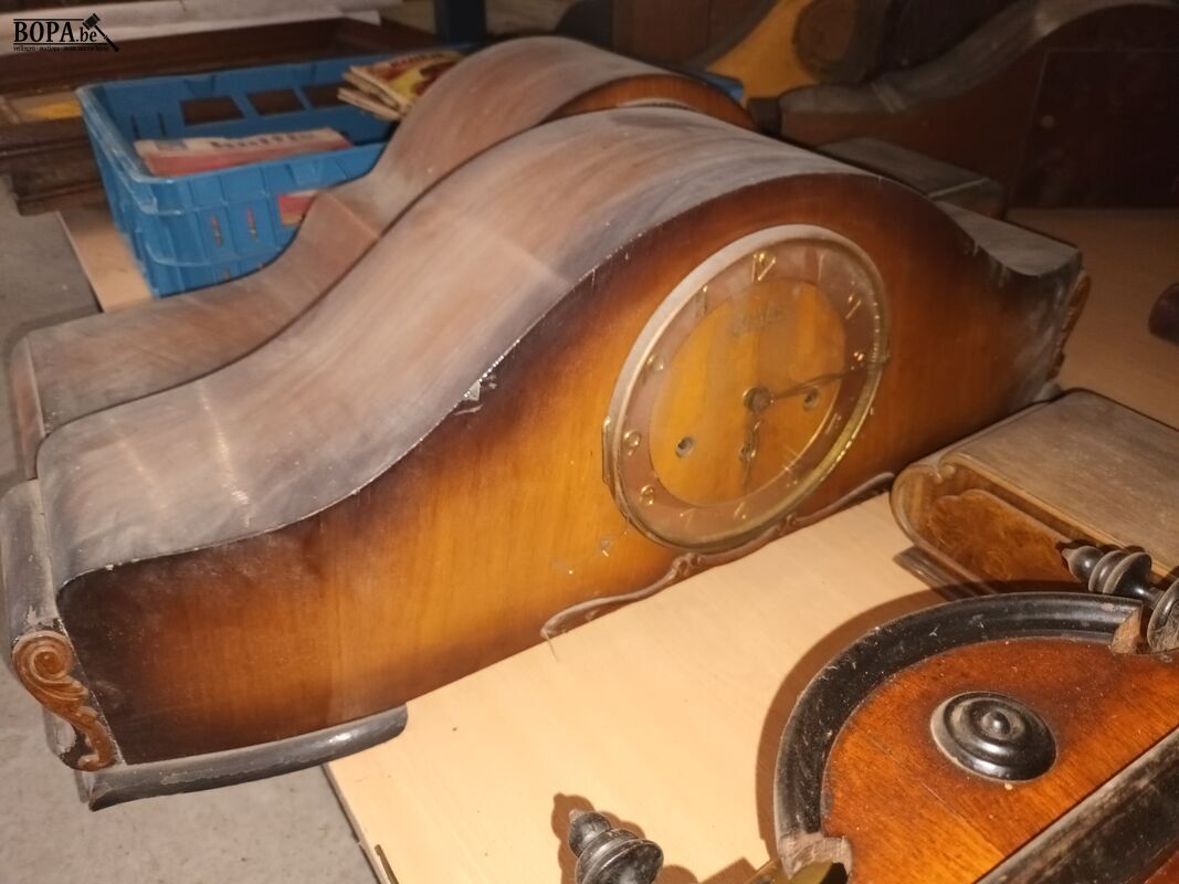 Wandklok en schouwklokken. 4 stuks – foto 4 – kavel bij BOPA Auctions, Ieper