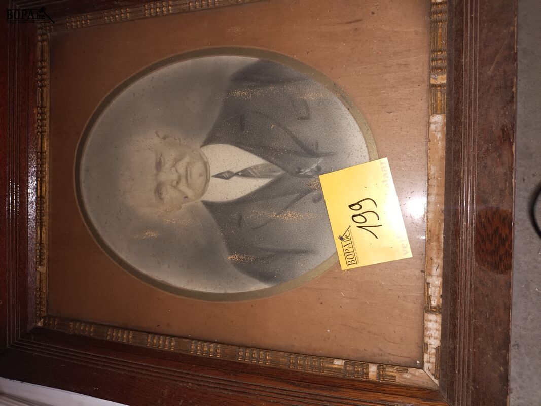 Oude foto’s in kader. 2 stuks – foto 2 – kavel bij BOPA Auctions, Ieper