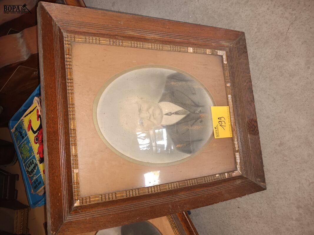 Oude foto’s in kader. 2 stuks – foto 4 – kavel bij BOPA Auctions, Ieper
