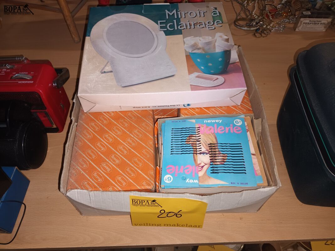 Make-up spiegel en haarspelden – foto 2 – kavel bij BOPA Auctions, Ieper