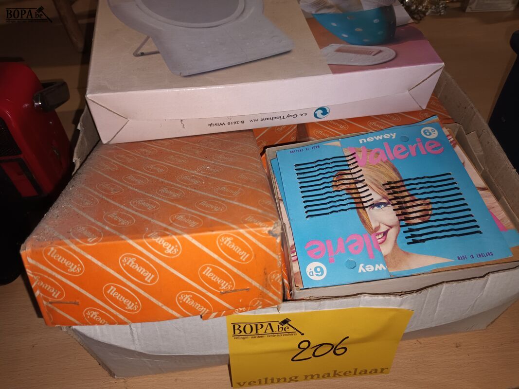Make-up spiegel en haarspelden – foto 3 – kavel bij BOPA Auctions, Ieper