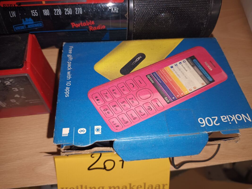 Radio’s, wekkers en gsm – foto 4 – kavel bij BOPA Auctions, Ieper