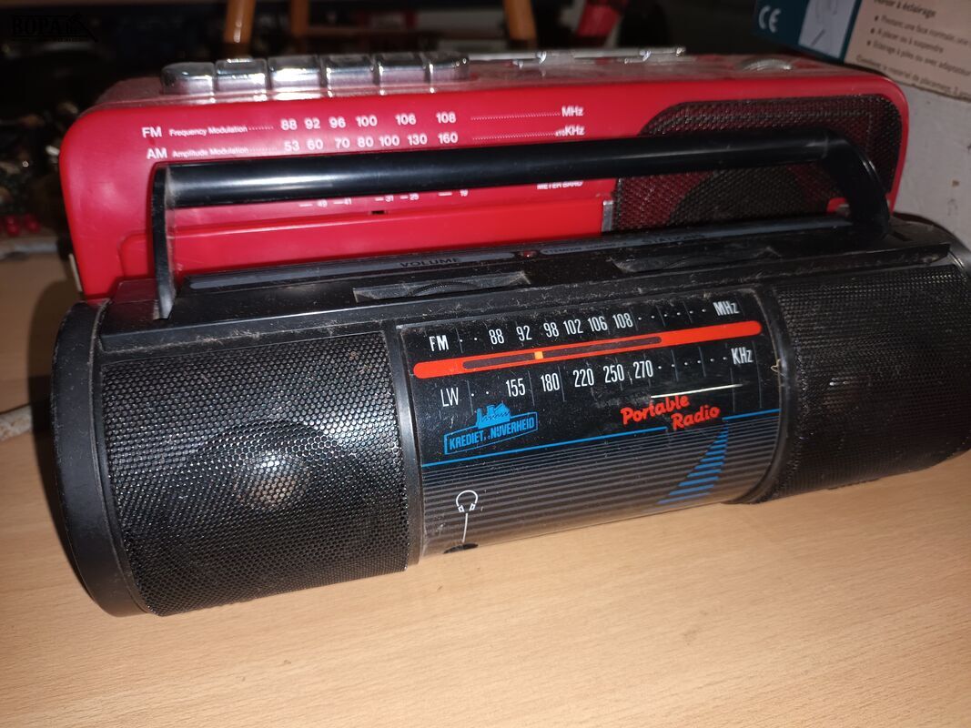 Radio’s, wekkers en gsm – foto 5 – kavel bij BOPA Auctions, Ieper