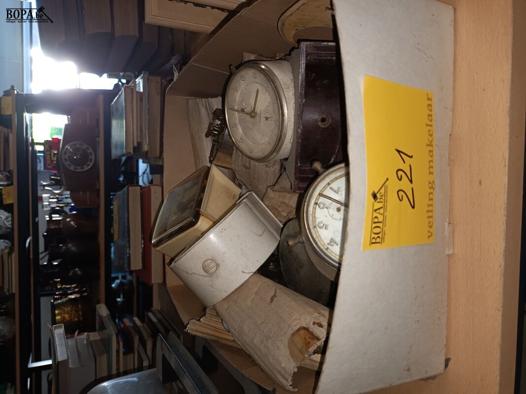 Lot wekkers en onderdelen – foto 6 – kavel bij BOPA Auctions, Ieper