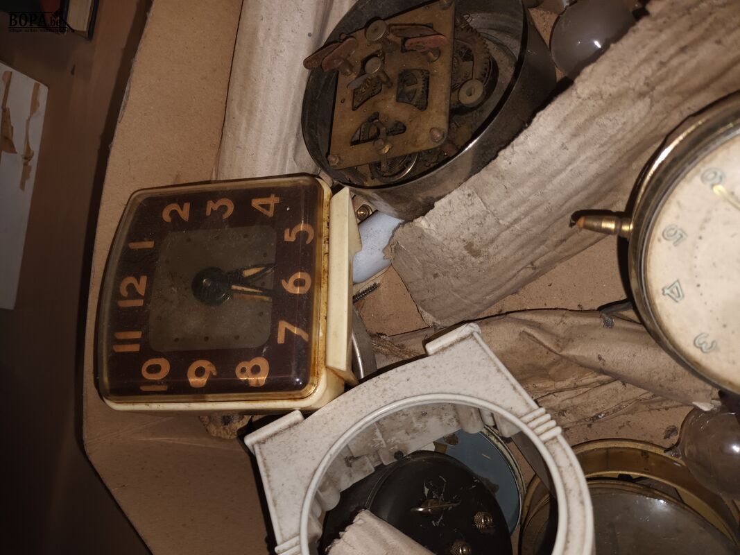 Lot wekkers en onderdelen – foto 3 – kavel bij BOPA Auctions, Ieper