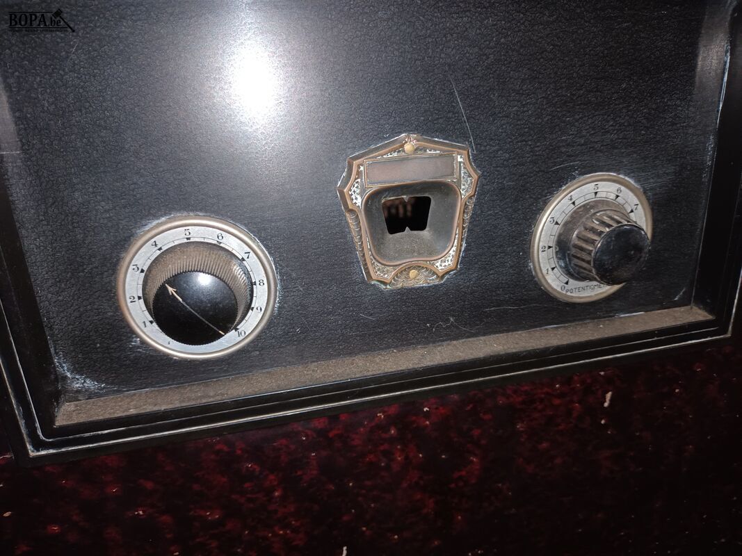 Philips radio meubel – foto 5 – kavel bij BOPA Auctions, Ieper