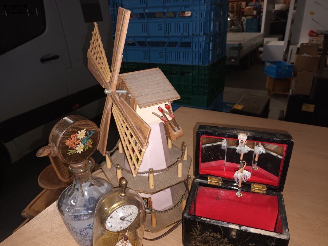Muziekdozen. 5 stuks – foto 6 – kavel bij BOPA Auctions, Ieper