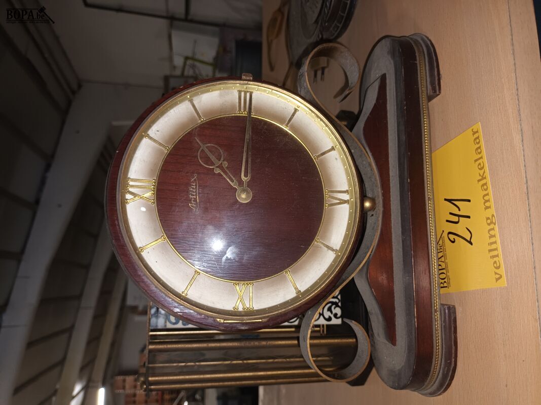 Tafelklok. 2 stuks – foto 2 – kavel bij BOPA Auctions, Ieper