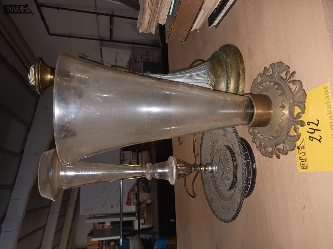 Art deco lamp en vazen. 3 stuks – foto 2 – kavel bij BOPA Auctions, Ieper